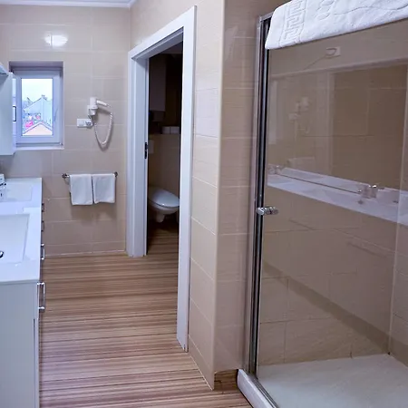 Camille Apartmanhouse 4*