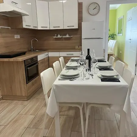 Camille Apartmanhouse 4*
