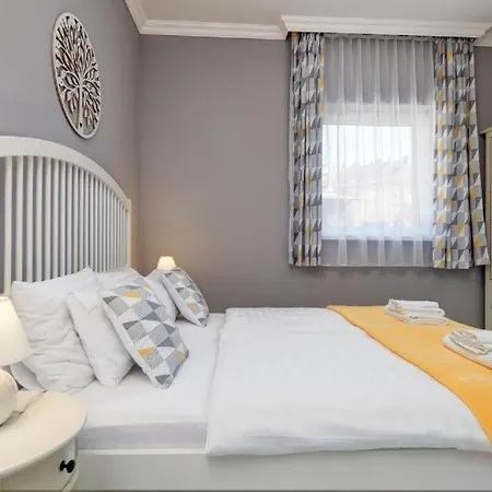 Hotel apartamentowy Camille Apartmanhouse