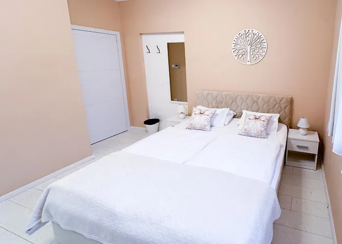 Camille Apartmanhouse 4*