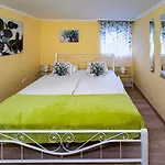 Camille Apartmanhouse Lägenhetshotell